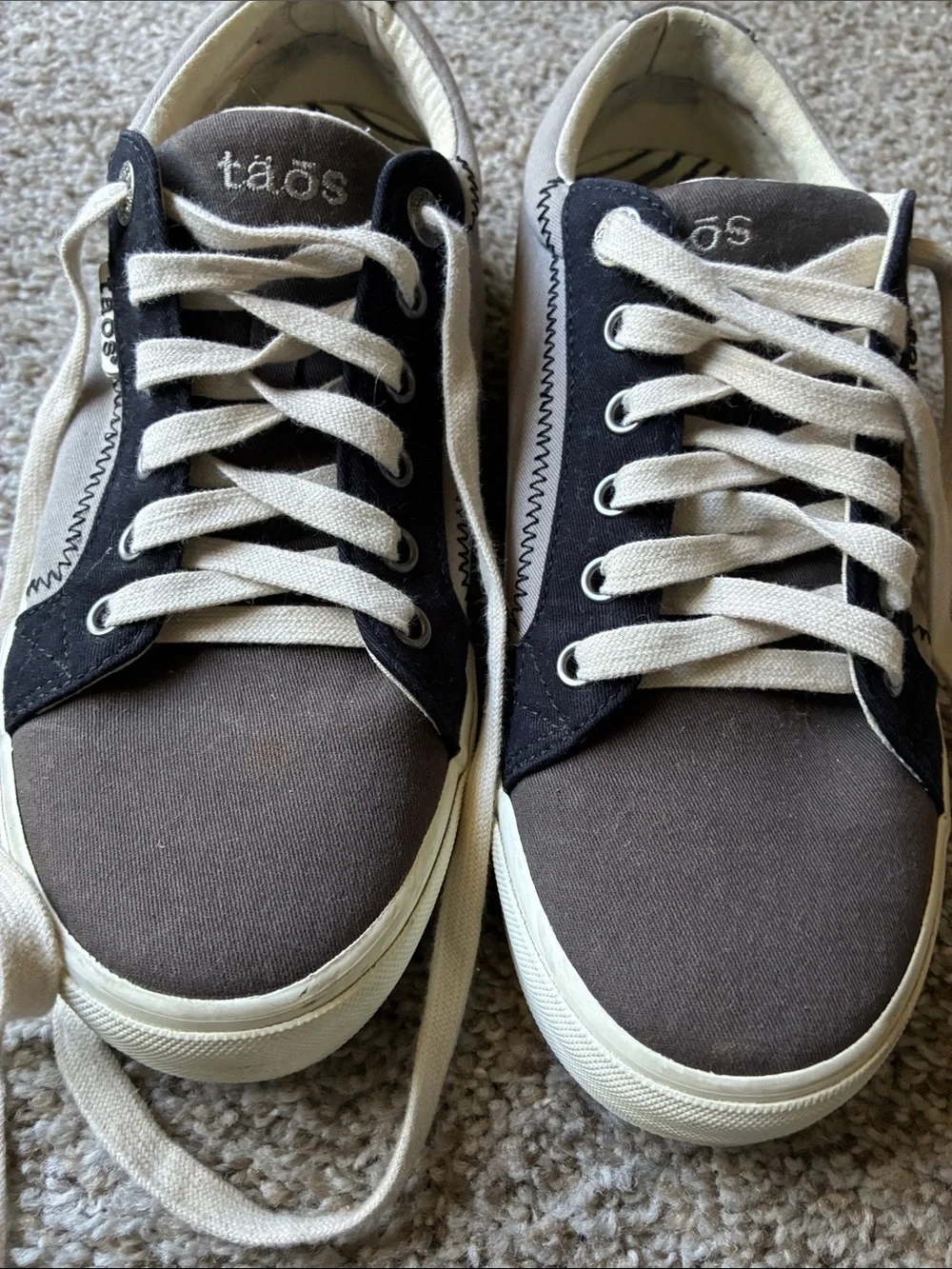 Taos Footwear Cream & Black Canvas Low-Top Sneakers